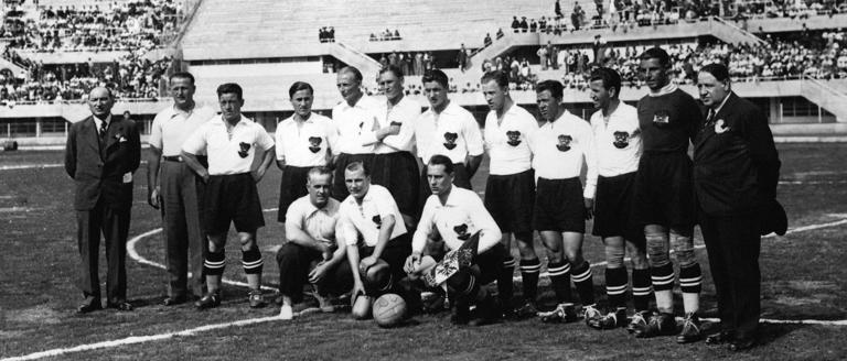 Football players of the Austrian team pose before first round soccer match between Austria and France, during the World Cup , on May 27, 1934 in Turin. Austria defeated France 3-2 in extra time. / AFP / STR (FILES) (Photo credit should read STR (FILES)/AFP via Getty Images)