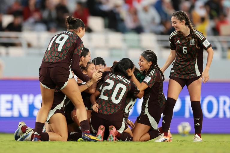 RABAT, MOROCCO - NOVEMBER 08: Players of Mexico celebrate after Evelin of Brazil (not pictured) scores her sides own goal during the FIFA U-17 Women's World Cup Morocco 2025: Match for Third Place match between Brazil and Mexico on November 08, 2025 in Rabat, Morocco. (Photo by Jonathan Moscrop - FIFA/FIFA via Getty Images)