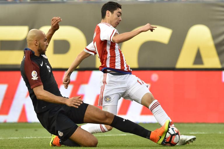 Paraguay's Miguel Angel Almiron (R) is marked by USA's John Brooks during their Copa America Centenario football tournament match in Philadelphia, Pennsylvania, United States, on June 11, 2016. / AFP / NICHOLAS KAMM (Photo credit should read NICHOLAS KAMM/AFP via Getty Images)