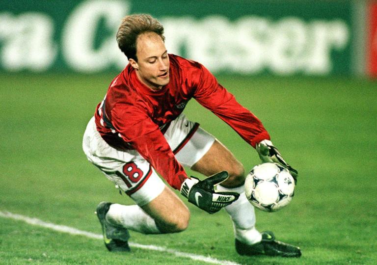 LOS ANGELES, UNITED STATES: US goalkeeper Kasey Keller grabs an attempted goal during the CONCACAF Gold Cup match against Brazil at the Los Angeles Memorial Coliseum 10 February. The US won 1-0. AFP PHOTO HECTOR MATA (Photo credit should read HECTOR MATA/AFP via Getty Images)
