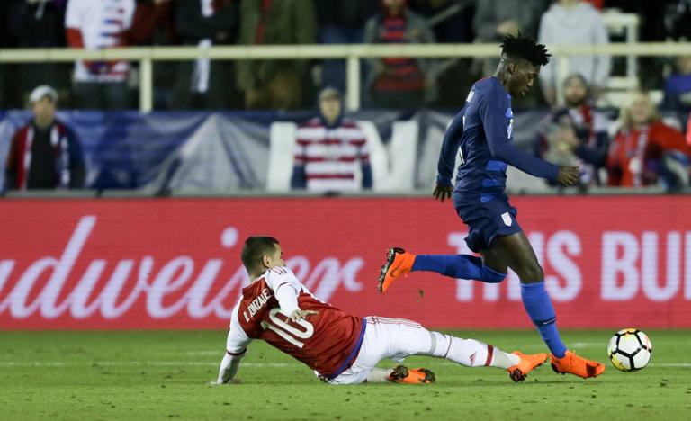 Fußball, USA - Paraguay March 27, 2018 - Cary, N.C, USA - Cary, N.C. - Tuesday March 27, 2018: Derlis Gonzalez, Timothy Weah during an International Friendly Länderspiel game between the men s national teams of the United States (USA) and Paraguay (PAR) at Sahlen s Stadium at WakeMed Soccer Park